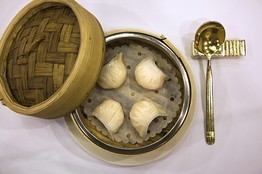 大清早吃燒、叉燒包和肉丸就像英國的下午茶一樣，是一種生活方式。